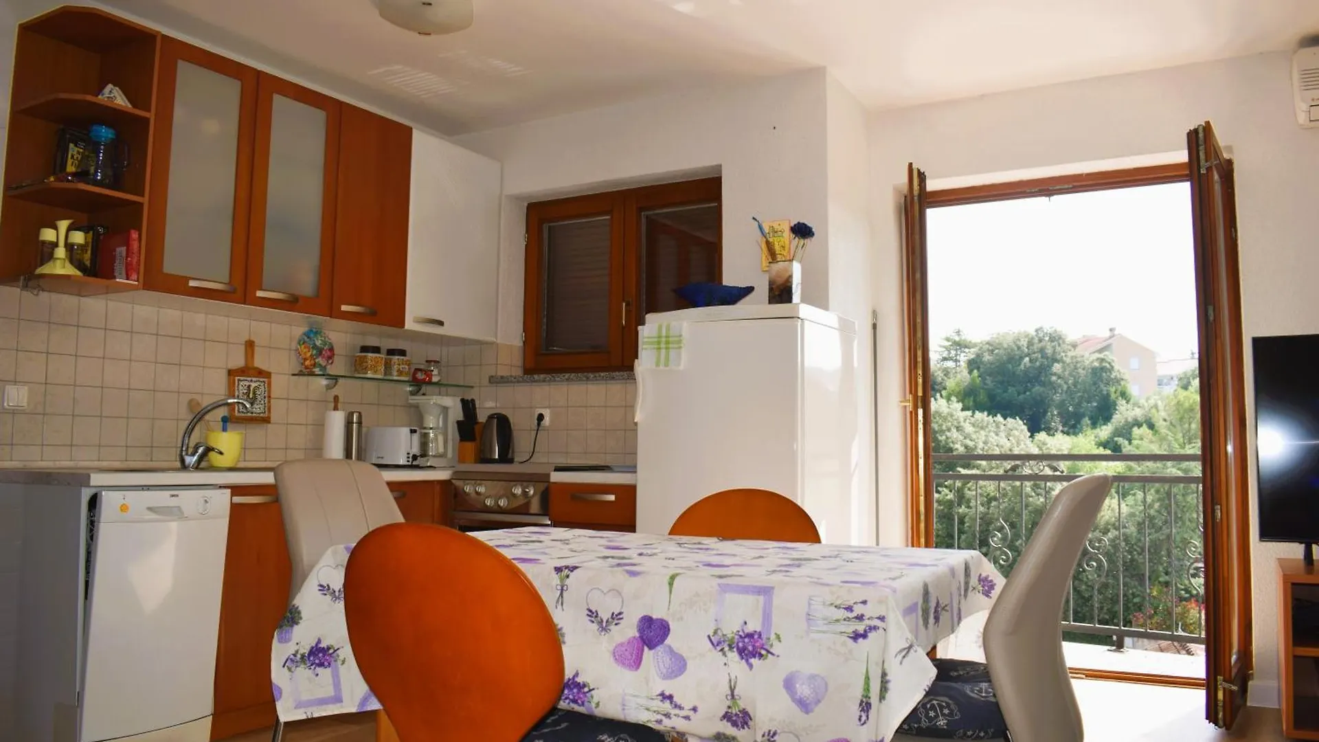 Merlak- City Center Apartment Malinska Croatia